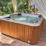 Twin Pines - Ikerfenyok Gæstehus 3*