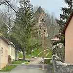 Twin Pines - Ikerfenyok Gæstehus
