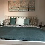 Twin Pines - Ikerfenyok Gæstehus 3*