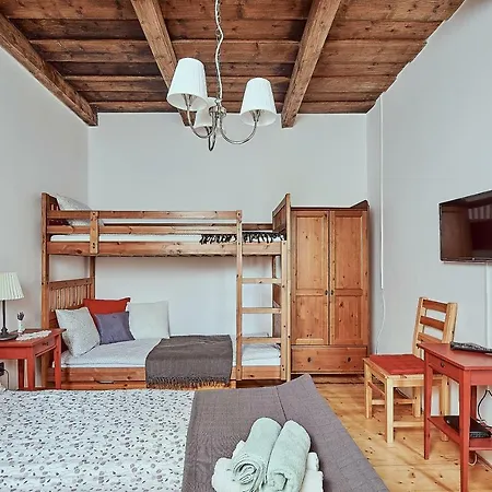 Twin Pines - Ikerfenyok Pensión 3*